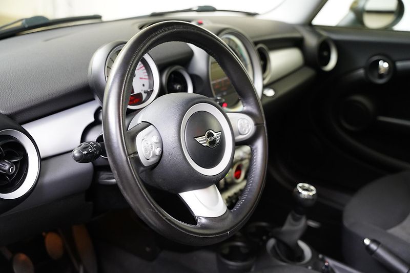Mini Cooper - fotka 13 z 24