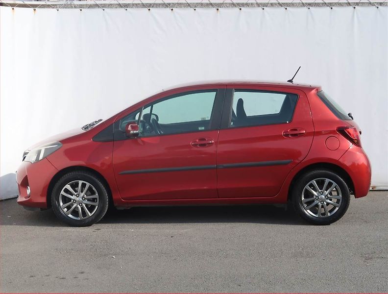 Toyota Yaris (2015) 1.33 Dual VVT-i, Automat, ČR - fotka 3 z 19