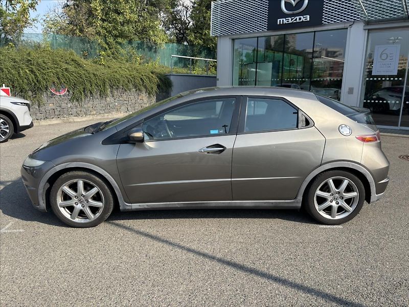 Honda Civic 1,8 V-Tec 103kW 1.ČR SERVISKA - fotka 2 z 31
