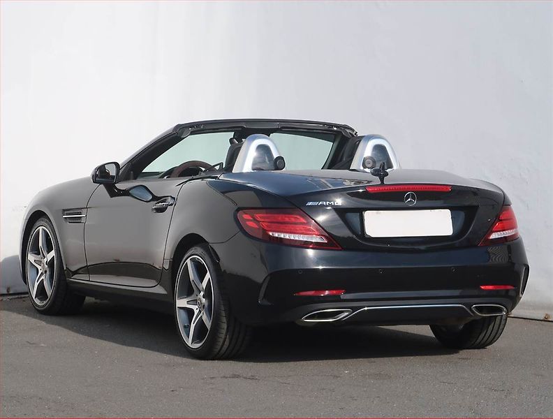 Mercedes-Benz SLC (2019) 300, Automat,180KW,Full Led - fotka 4 z 23