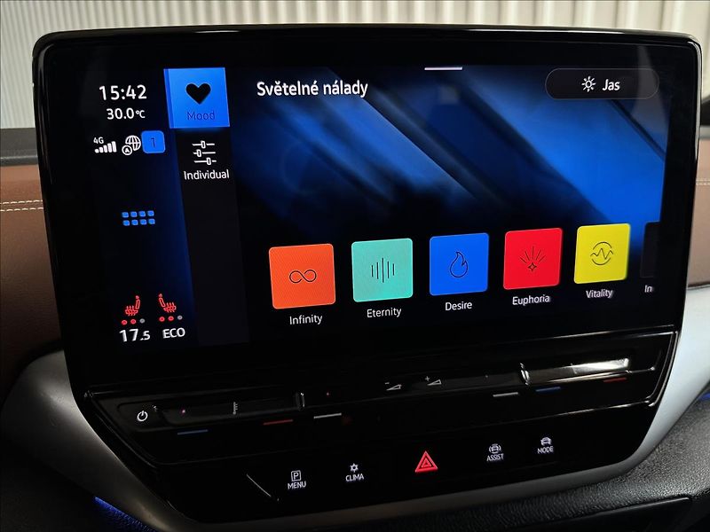Volkswagen ID.4 150kW PRO PERF. TOP VÝBAVA - fotka 25 z 50