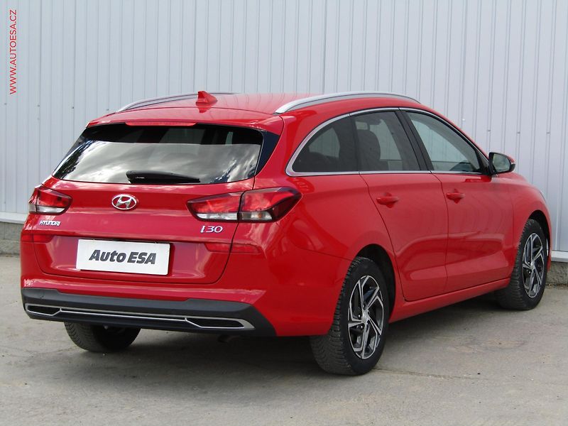 Hyundai i30 (2023) 1.0 T-GDi, ČR, servis.kniha - fotka 4 z 21