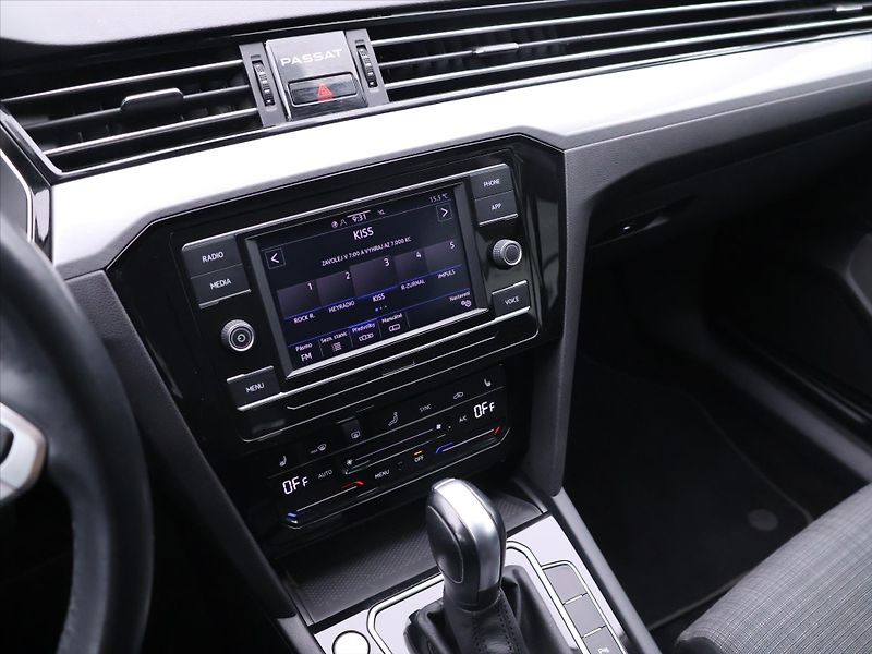 Volkswagen Passat 1,5 TSI 110kW DSG Business DPH - fotka 20 z 33