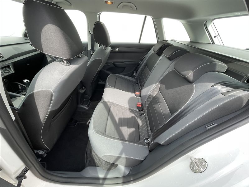 Škoda Fabia 1,0 TSI Combi Ambition Plus - fotka 16 z 23
