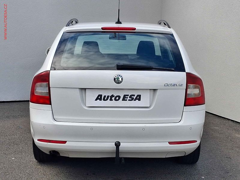 Škoda Octavia (2010) 1.2 TSI, Ambiente, DSG - fotka 5 z 18