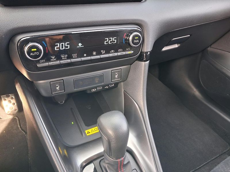 Toyota Yaris 1.5 HSD e-CVT GR-Sport - fotka 18 z 24