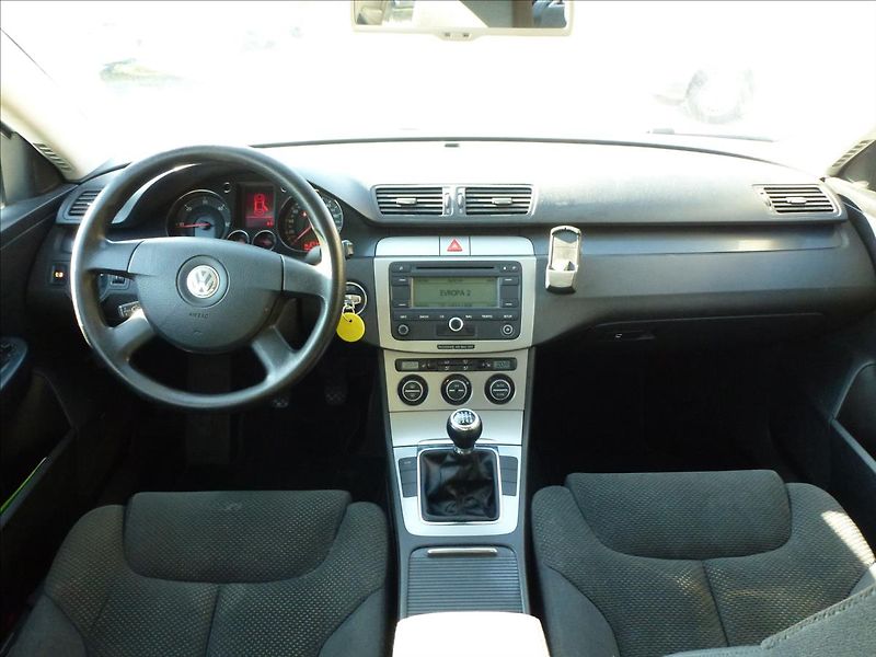 Volkswagen Passat 2,0 TDi  Comfort - fotka 29 z 49