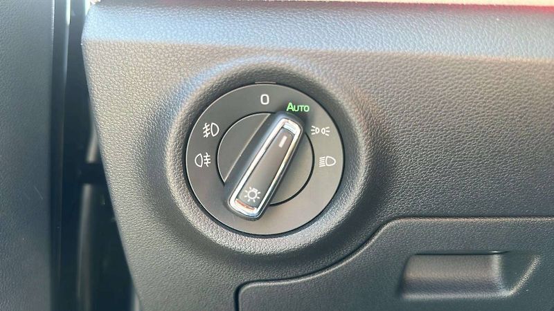 Škoda Scala Top Selection 1,0 TSI 85kW MT6 - fotka 19 z 27