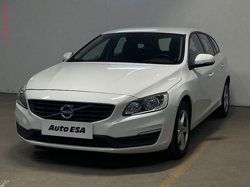 Volvo V60 (2016) 2.0D, ČR, AC, tempo, park - fotka 3 z 14