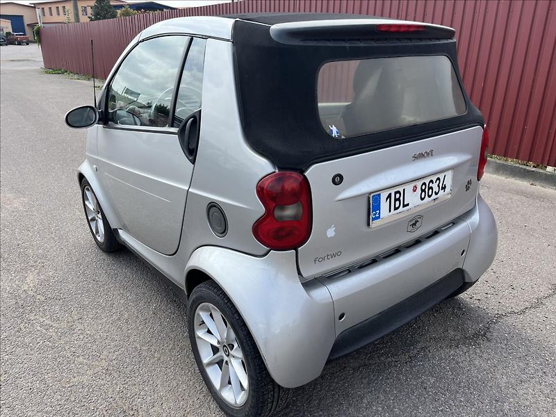 Smart Fortwo 0,7 i CABRIO PASSION KLIMA - fotka 9 z 25