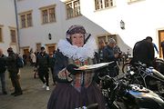Automobiloví a motocykloví veteráni se vydali v neděli na tradiční jízdu Ze zámku na hrad. Start byl na Horním náměstí v Přerově, kde si lidé užili bohatý program.