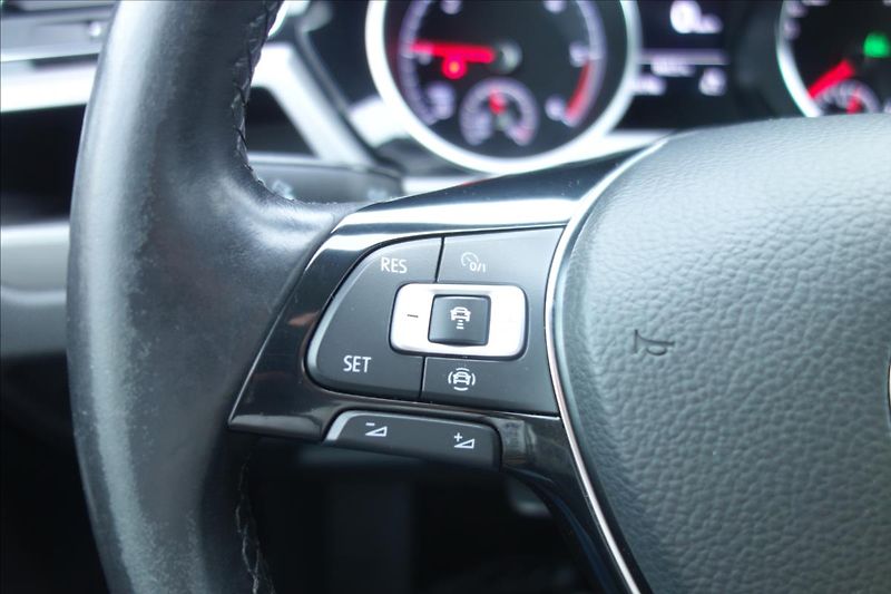Volkswagen Touran 2,0 TDi 110KW,ČR,SERV.KN.,DSG. - fotka 28 z 34