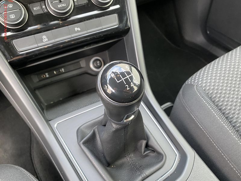Volkswagen Touran (2017) 1.6 TDi, STK11/27 - fotka 16 z 19