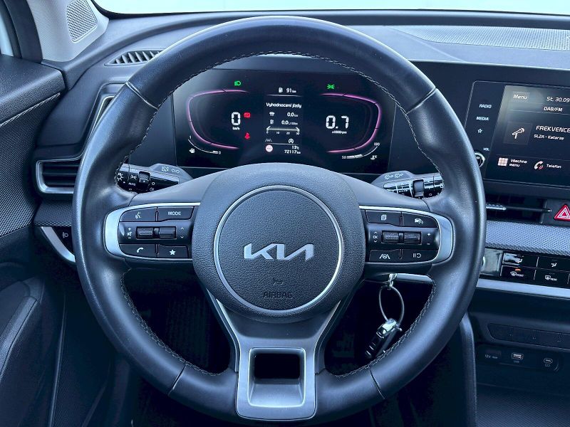 Kia Sportage (2022) 1.6 T-GDI 110kW - fotka 7 z 35