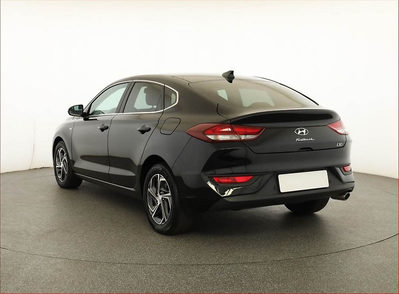 Hyundai i30 (2022) 1.5 T-GDI MHEV, ČR,1.maj - fotka 4 z 20