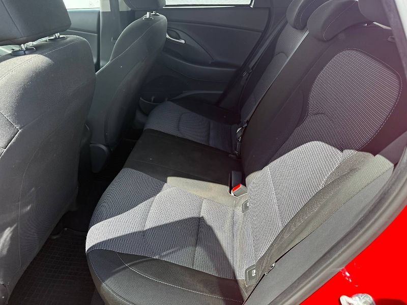 Hyundai i30 (2021) 1.0 T-GDI 88 kW Family - fotka 9 z 20