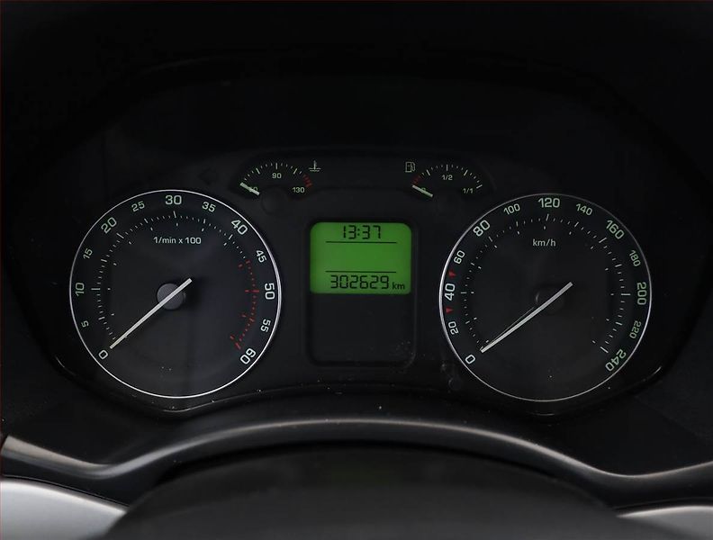 Škoda Octavia (2008) 1.9 TDI, Serv.kniha, po STK - fotka 8 z 12