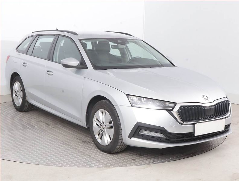 Škoda Octavia (2022) Ambition 2.0 TDI, ČR,1.maj - fotka 1 z 15