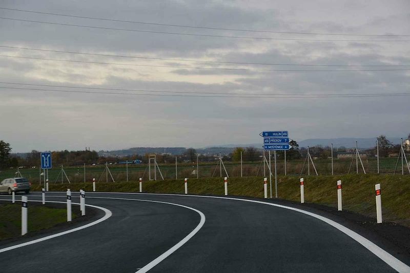 Řidiči, kteří míří po dálnici D1 z Kroměříže na Přerov, mohou už od listopadu u Říkovic najíždět na novou rampu.