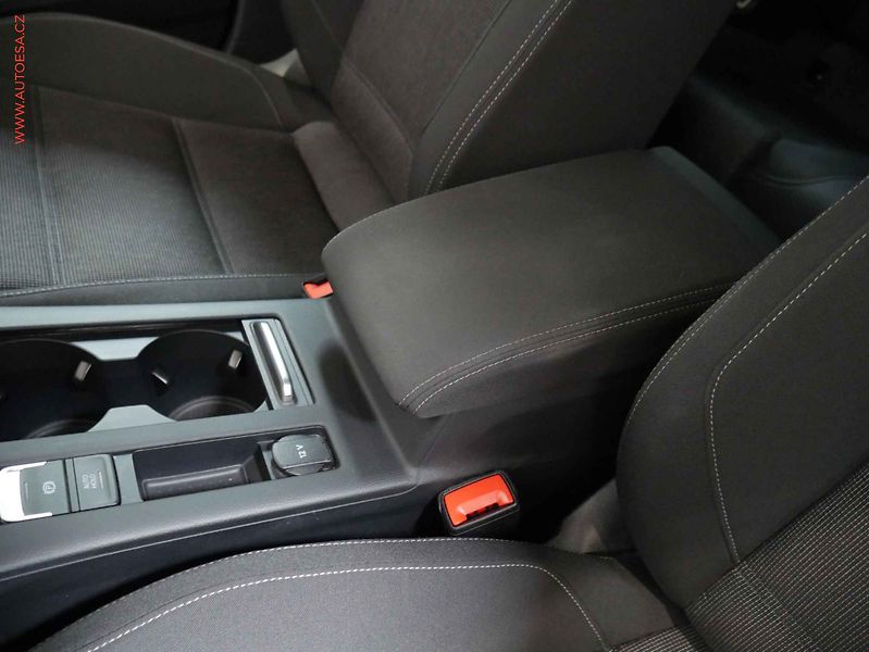 Volkswagen Passat (2018) 2.0TDi, LED, navi - fotka 26 z 27