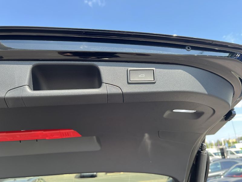 Volkswagen Passat ELEGANCE 2,0 TDI 7DSG 110 kW - fotka 25 z 25