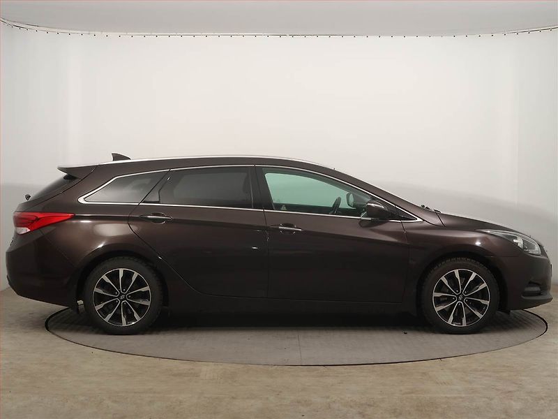 Hyundai i40 (2016) 1.7 CRDi, Navi, Tempomat - fotka 6 z 17