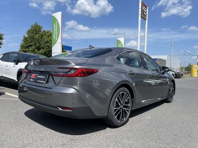 Toyota Camry 2.5 Hybrid Executive - fotka 3 z 29