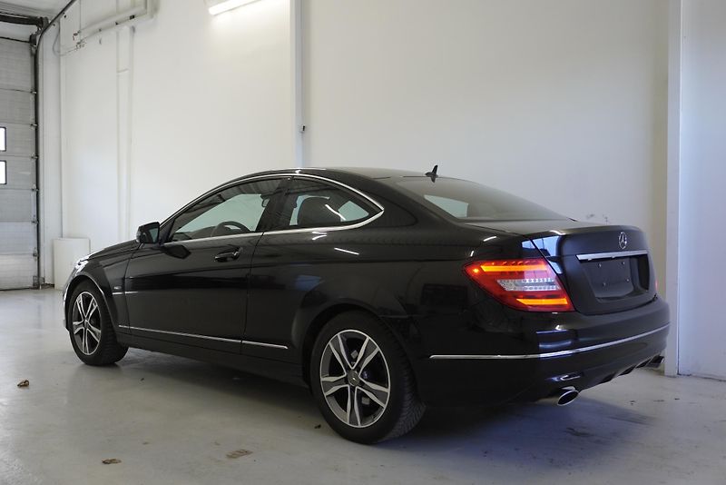 Mercedes-Benz Třídy C (2012) C350 3,5I V6 COUPE AMG-LINE  - fotka 3 z 31