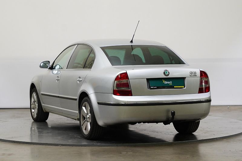 Škoda Superb - fotka 7 z 25
