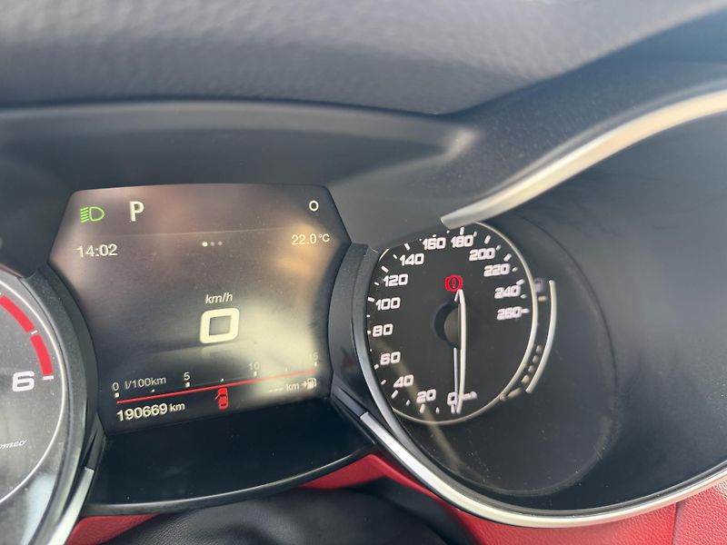 Alfa Romeo Stelvio 2.2JTDM Q4 4x4 210PS VELOCE 1A - fotka 162 z 167