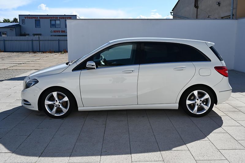 Mercedes-Benz Třídy B B 180 1.6 90KW Edition 1/2013 - fotka 8 z 38