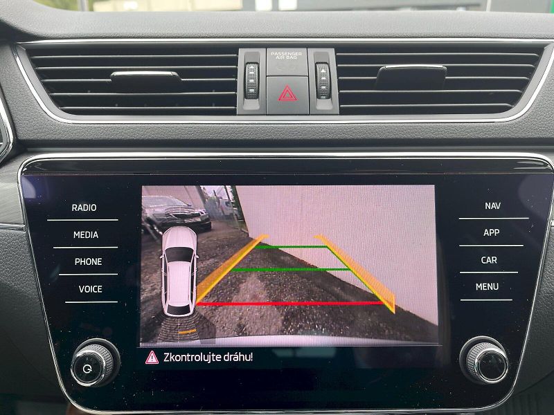 Škoda Superb (2019) 2.0 TDI 140kW Scout Combi 4x4 - fotka 23 z 29