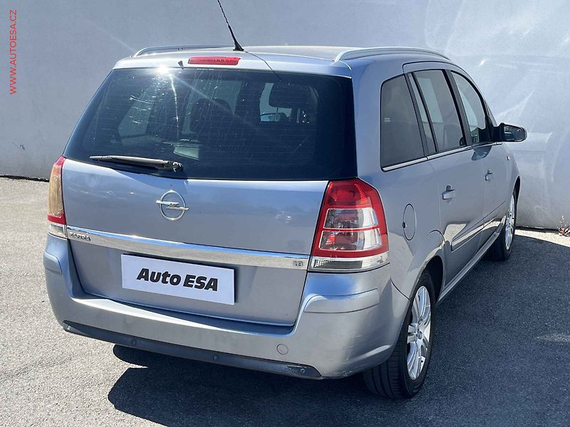 Opel Zafira (2008) 1.8 16V 7míst, AC, park.asist - fotka 4 z 12