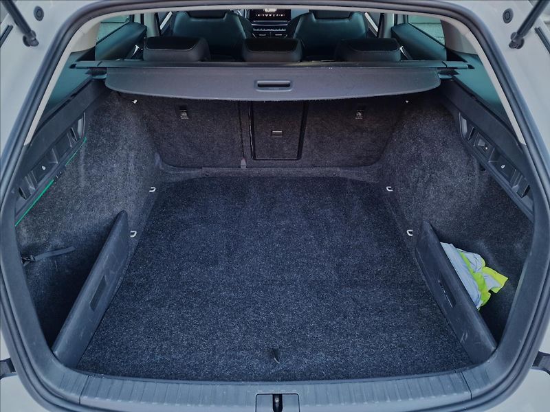 Škoda Octavia 2.0 TDI Style Tažné,ČR,1.Maj. - fotka 16 z 50