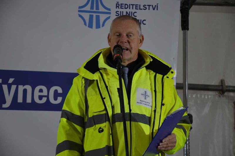 Slavnostní zahájení stavby dalšího úseku dálnice D7 se konalo v pátek 6. prosince v Třebízi.