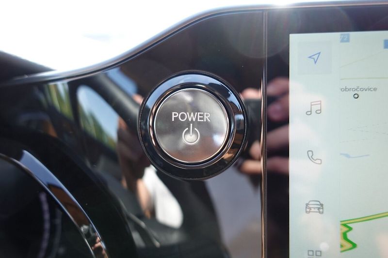 Lexus NX 350h NX350h Prestige 4x4 - fotka 29 z 36