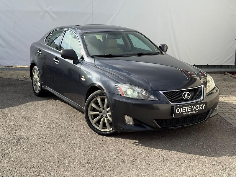 Lexus IS 220d 2,2 - fotka 3 z 20