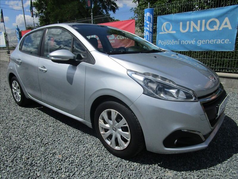 Peugeot 208 1.2i Klima, Navi - fotka 3 z 38