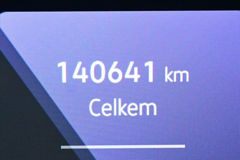 Volkswagen Golf 2,0 TDI 85 kW Life Záruka až 5 - fotka 17 z 31
