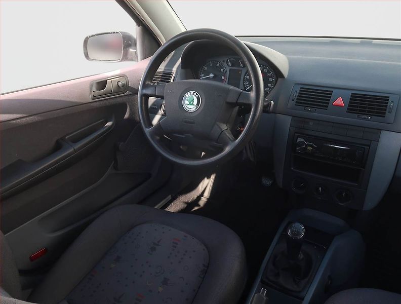 Škoda Fabia (2002) 1.0, Tažné, pěkný stav - fotka 7 z 13