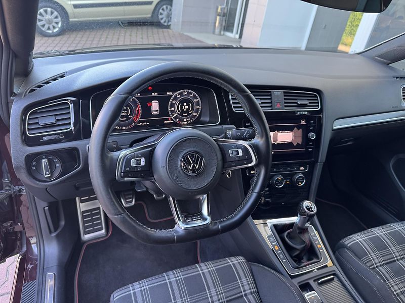Volkswagen Golf (2017) GTD 2.0TDI 135kW - fotka 9 z 21
