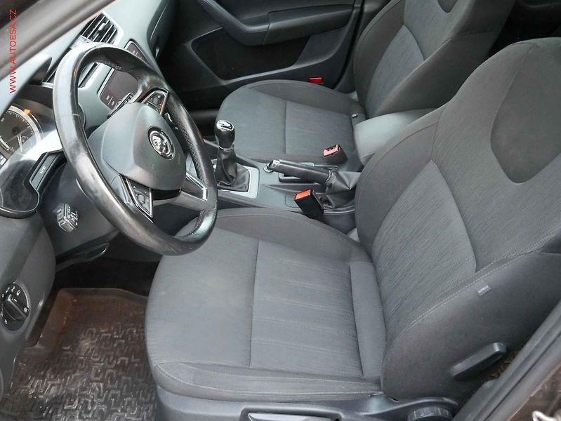 Škoda Octavia (2018) 1.6 TDi, ČR, Style, STK5/28 - fotka 9 z 18