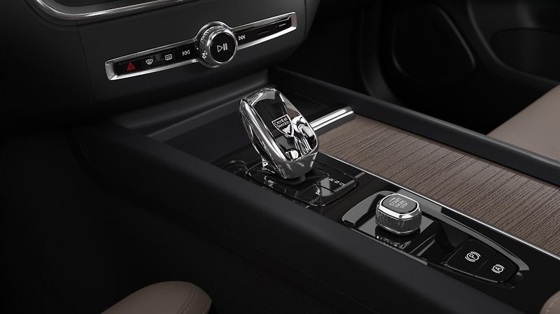 Volvo XC60 (2026) B5 AWD PLUS DARK AUT - fotka 14 z 14