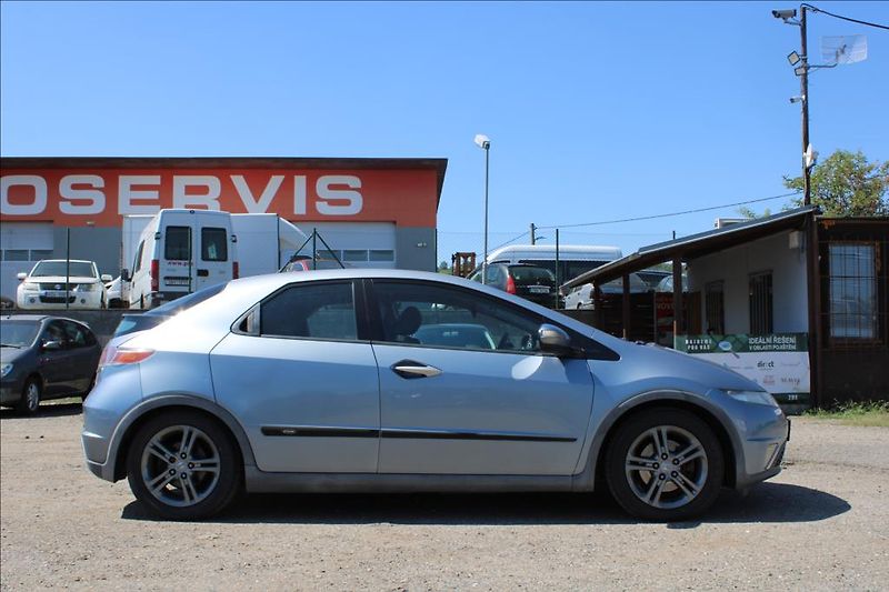 Honda Civic 1,8 i  DIG.KLIMA, VÝHŘEVY - fotka 4 z 28