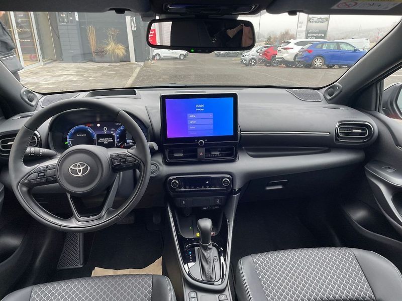 Toyota Yaris 1.5 HEV 130k Executive - fotka 11 z 24