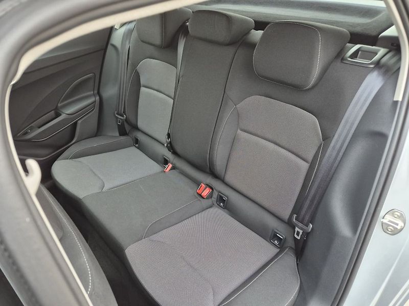 Škoda Fabia Selection 1.0 TSI 70 kW - fotka 14 z 27