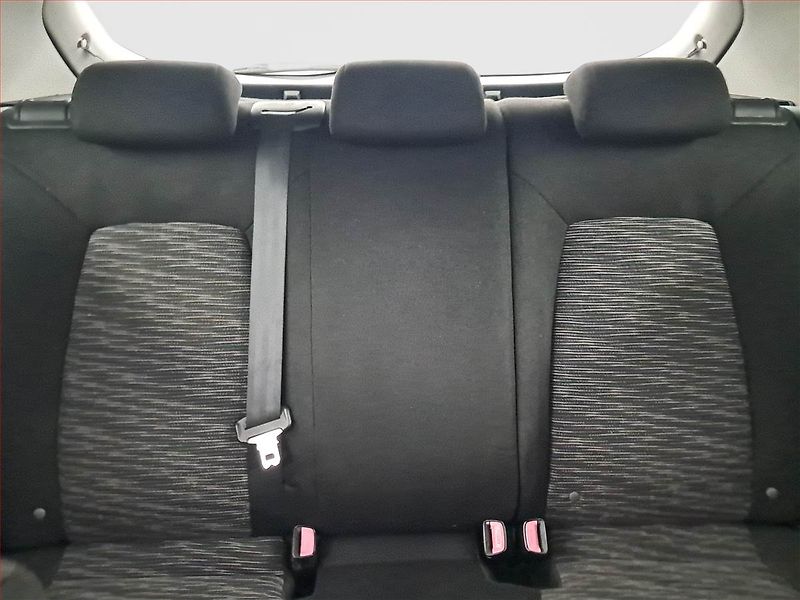 Kia Ceed (2010) 1.6 CRDi, po STK, rezervace - fotka 10 z 16