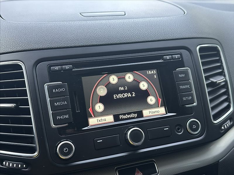 Volkswagen Sharan 2,0 TDI 140PS  Comfortline DSG - fotka 31 z 48