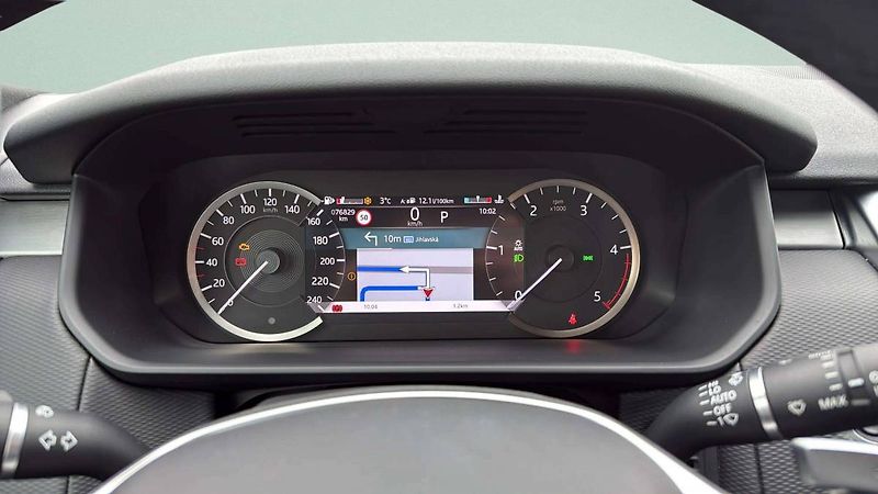 Land Rover Discovery R-Dynamic 3.0l MHEV AWD 8AT (2 - fotka 17 z 46