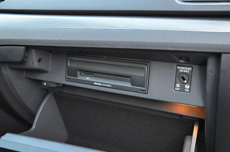 Škoda Superb (2017) 1.8 TSi DSG STYLE / ČR / PANO - fotka 45 z 46